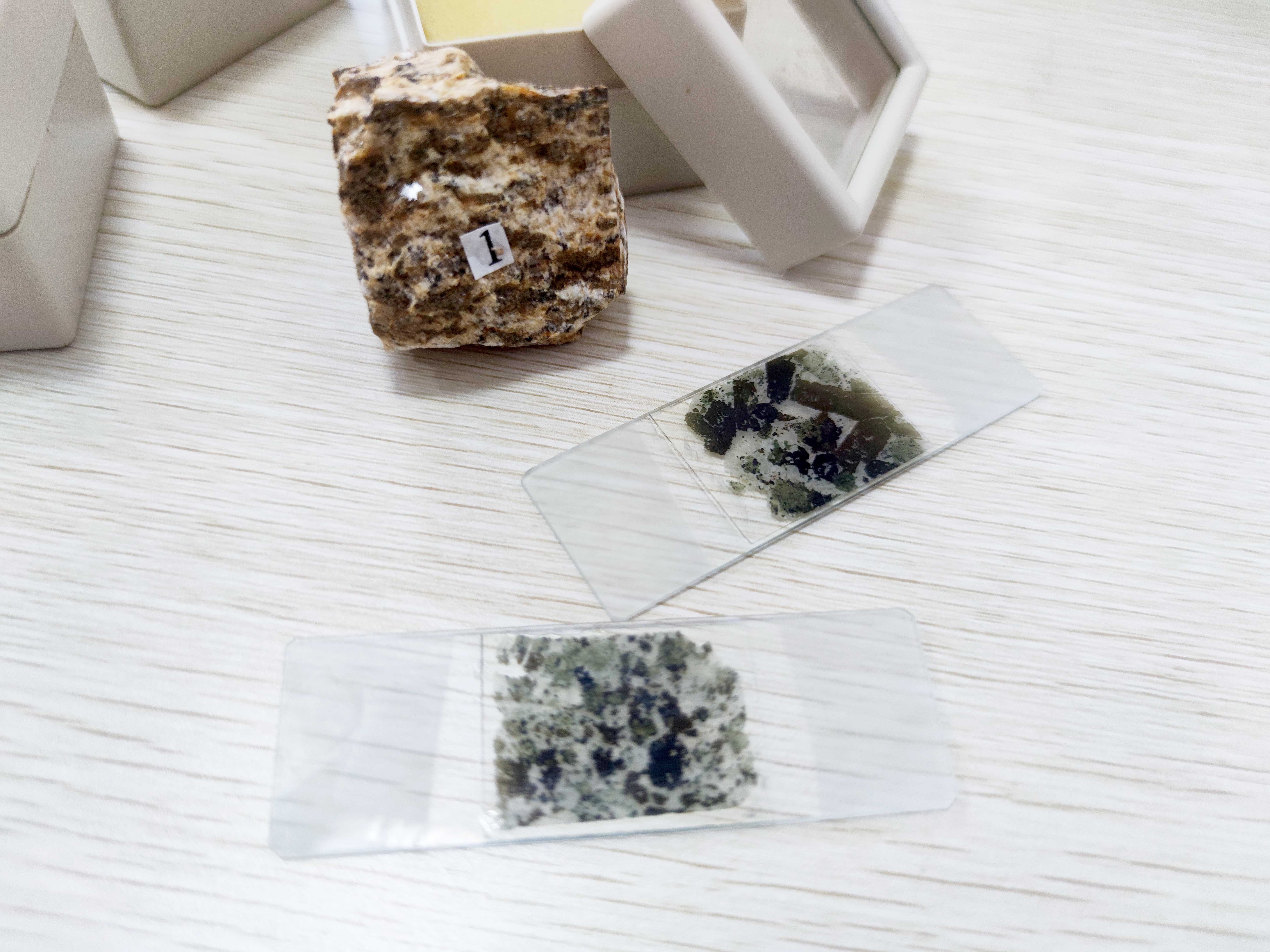 Microscope slides prepared by grinding mineral slides for teaching experiments